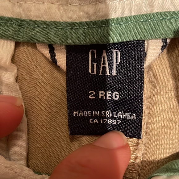 Gap Wide leg, low rise khaki , size 2 - Picture 3 of 3